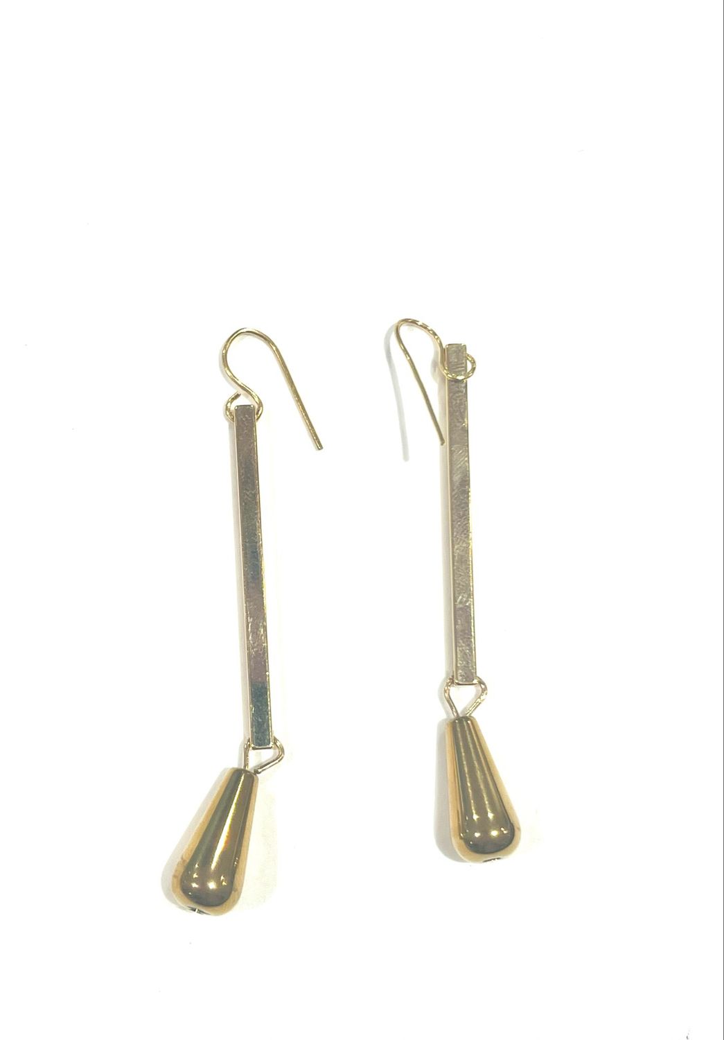 Boucles d’oreille tige et petite pampille ronde pendantes