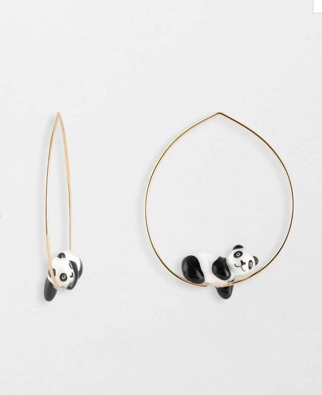 Créoles avec panda dormant