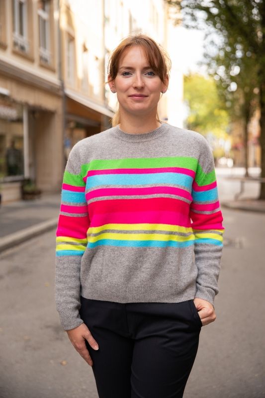 Pull rayé fluo