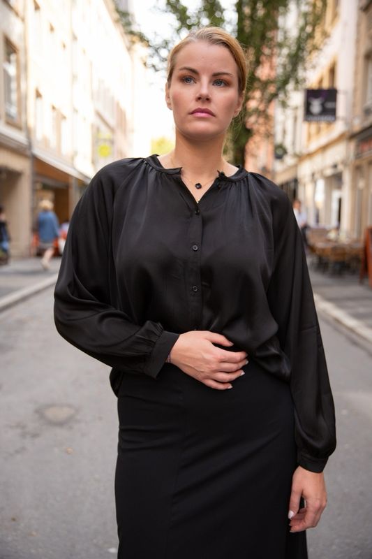 Blouse satinée manches longues
