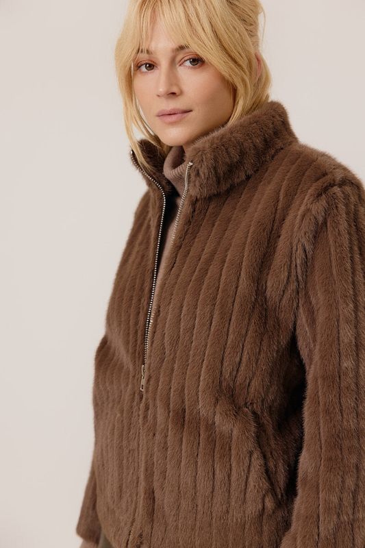 Veste fausse fourrure