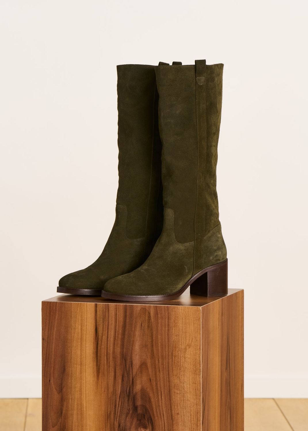 Bottes kaki en cuir velours