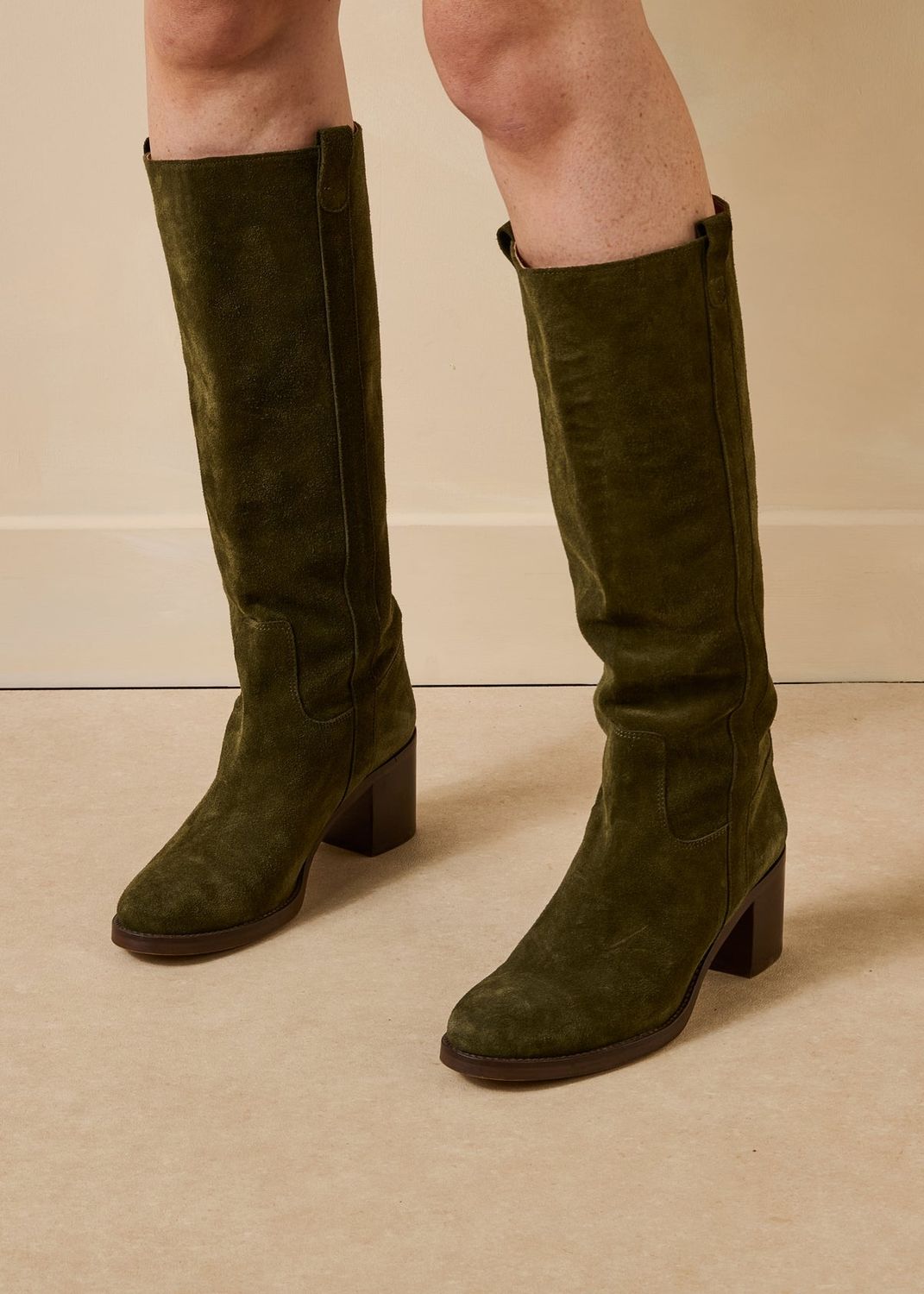 Bottes bordeaux en cuir suédé à talons