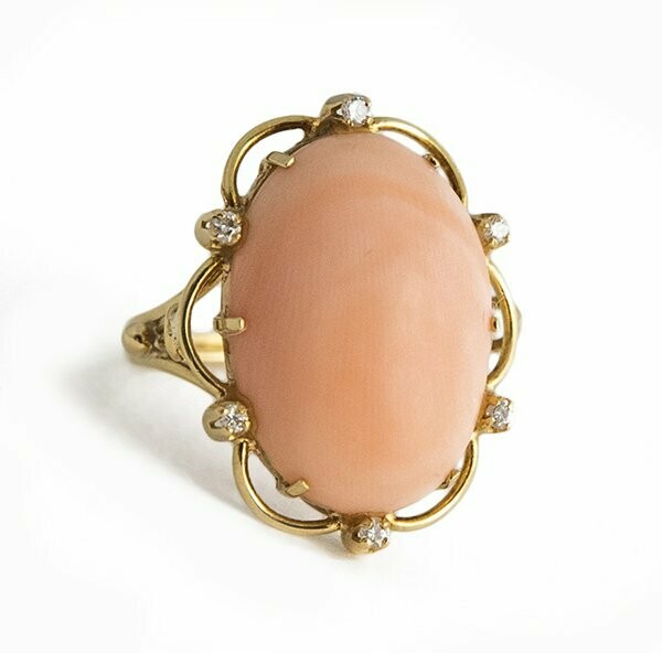 Vintage 18K Yellow Gold Coral & Diamond Ring