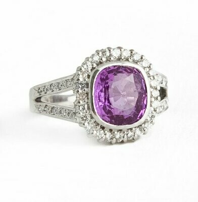 18Kt. White Gold Diamond and Pink Sapphire Ring