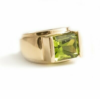 Modernist 18K Yellow Gold Peridot Ring