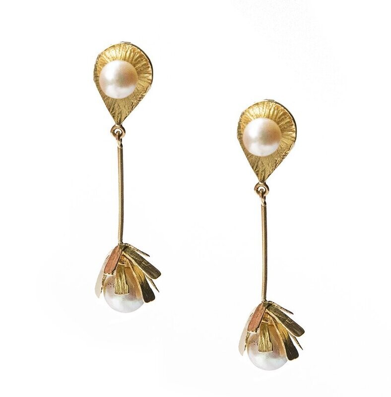 Vintage Karl Stittgen Custom Made screw back Earrings in 18 kt. Yellow Gold  with a Cultured and Baroque Pearl.