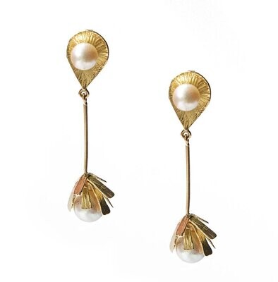 Vintage Karl Stittgen Custom Made screw back Earrings in 18 kt. Yellow Gold with a Cultured and Baroque Pearl.