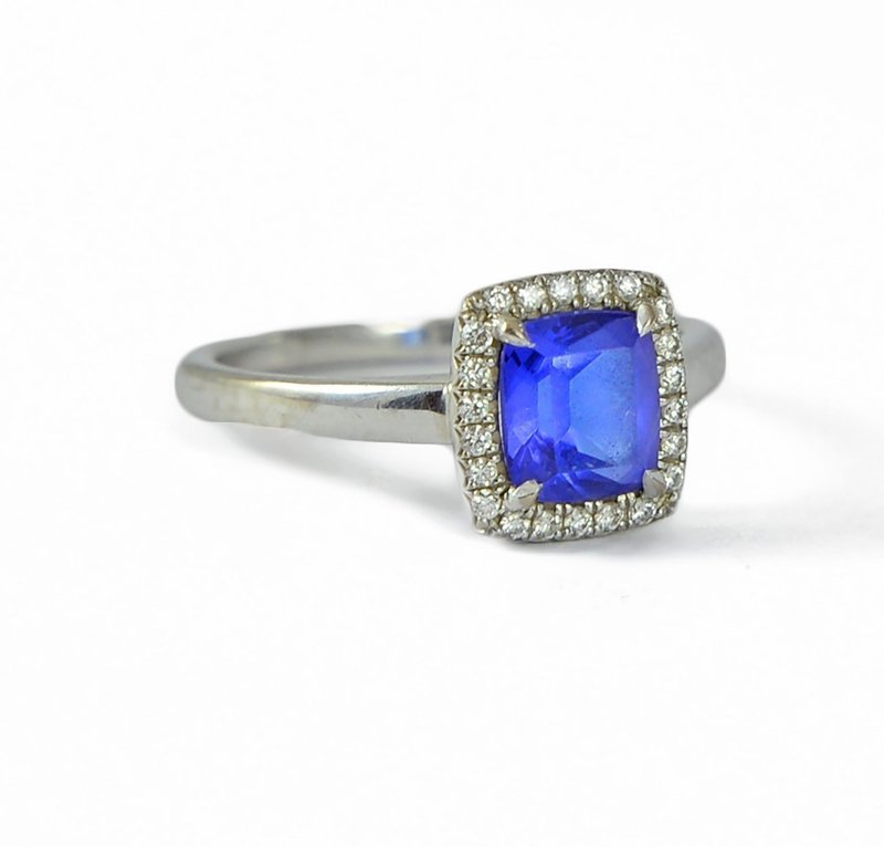 White Gold Tanzanite and Diamond Ring White Gold Tanzanite and Diamond Ring