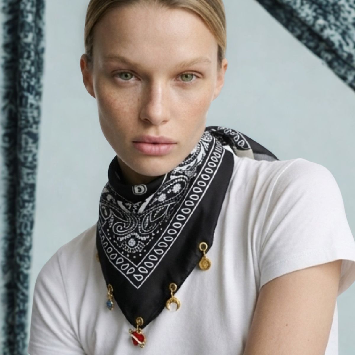Bandana Choker con Charms - Nero