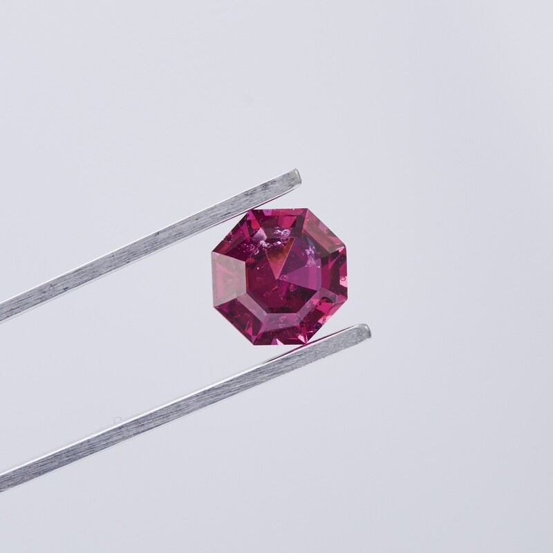 2.69CT RHODOLITE GARNET OCTAGON CUT in  PINK/PURPLE