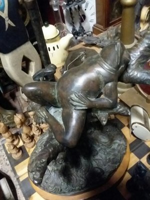 Bronze frog lamp