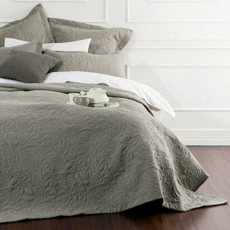 Gainsborough Madeline Coverlet Set: Queen
