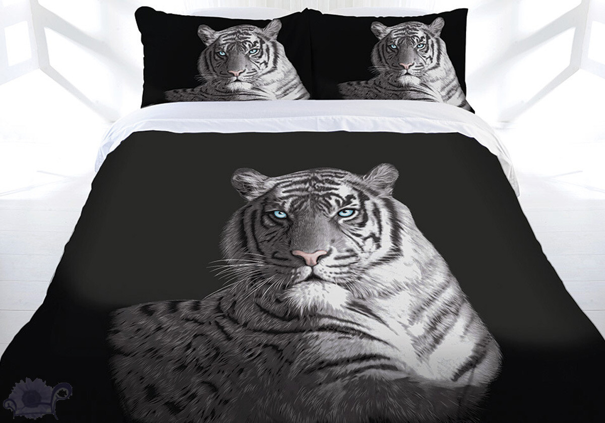 Black Blue Eyes Tiger Quilt Cover: Queen