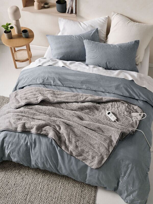 Sherpa Heated Throw by Linen House