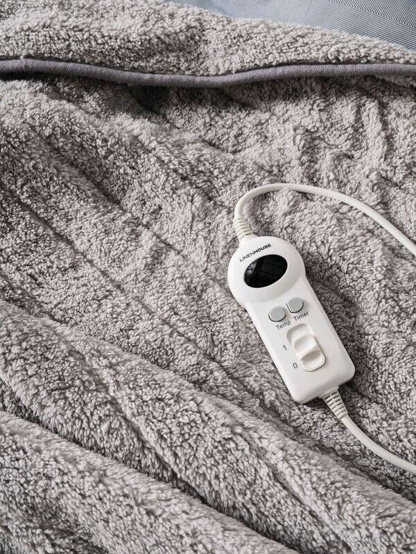Sherpa Heated Throw by Linen House