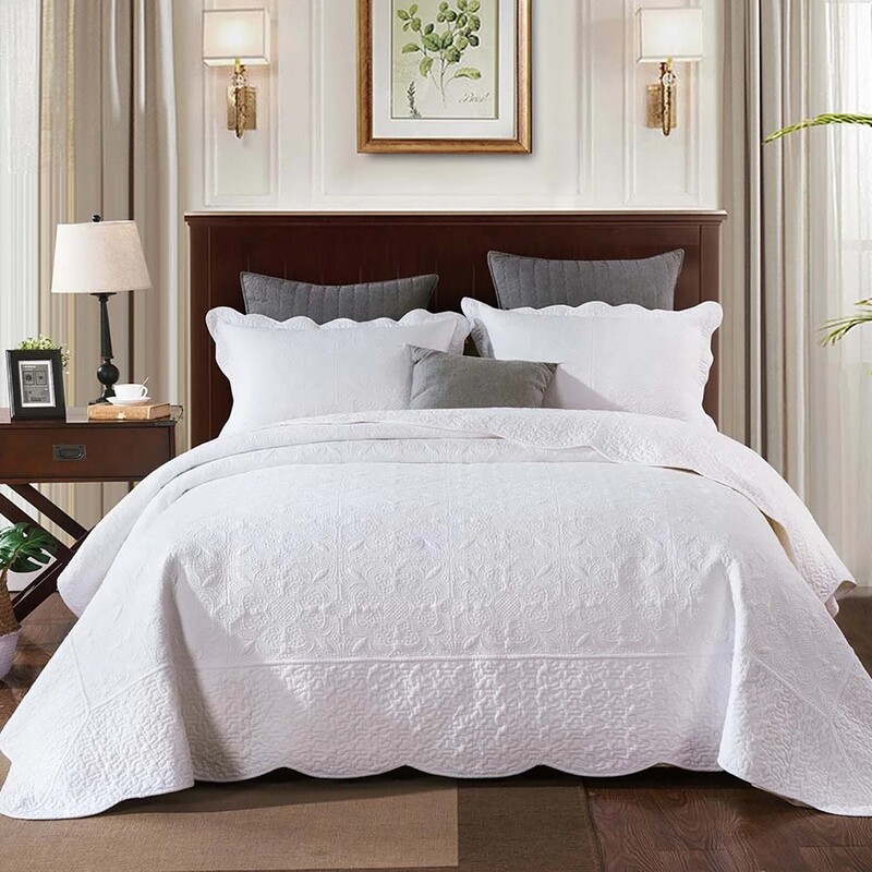 Antique White Coverlet Set: Queen