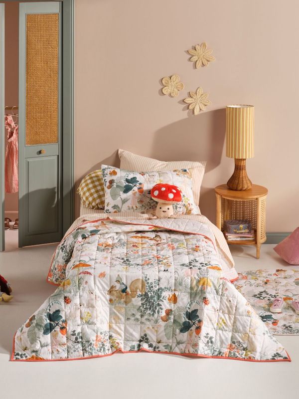 Magic Garden Coverlet / Bedspread Set.