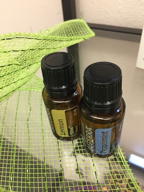 ESSENTIAL OILS - DO TERRA - Lemon &amp; Peppermint