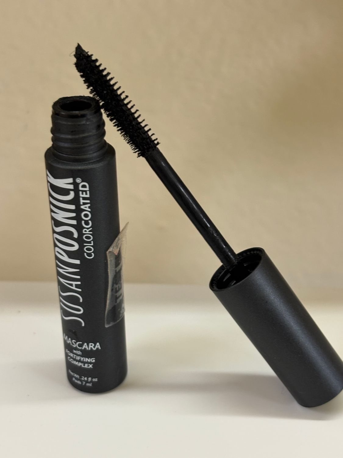 ESSENTIAL MAKE UP by Susan Posnick - COLORCOATED - Lash Lenghting Mascara - Ultra Black