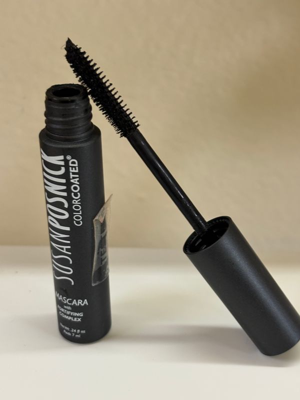 ESSENTIAL MAKE UP by Susan Posnick - COLORCOATED - Lash Lenghting Mascara - Ultra Black