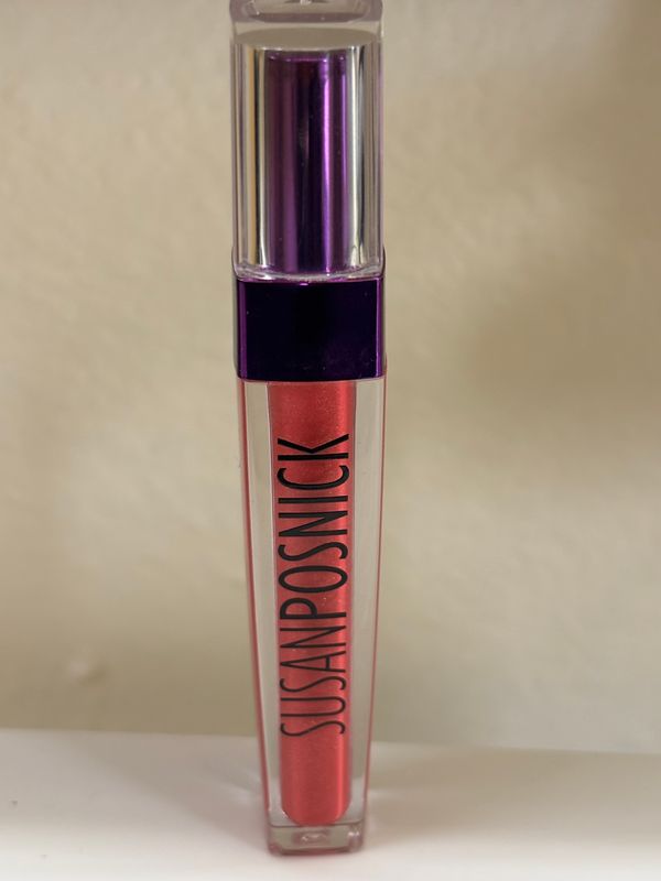 ESSENTIAL MAKE UP by Susan Posnick - Double Duty Gloss - Red Velvet