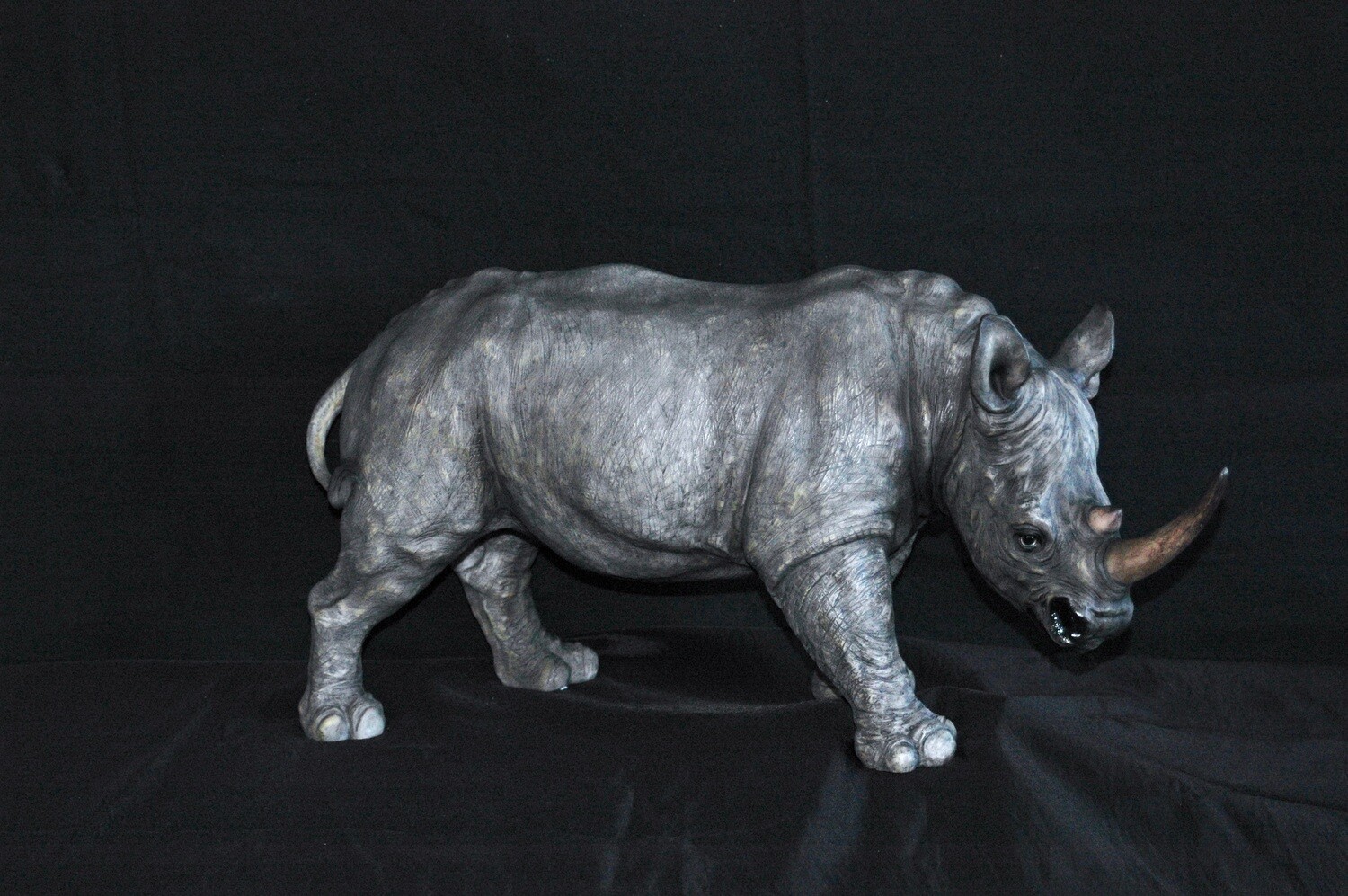 Nashorn 52cm, Polyresin, grau