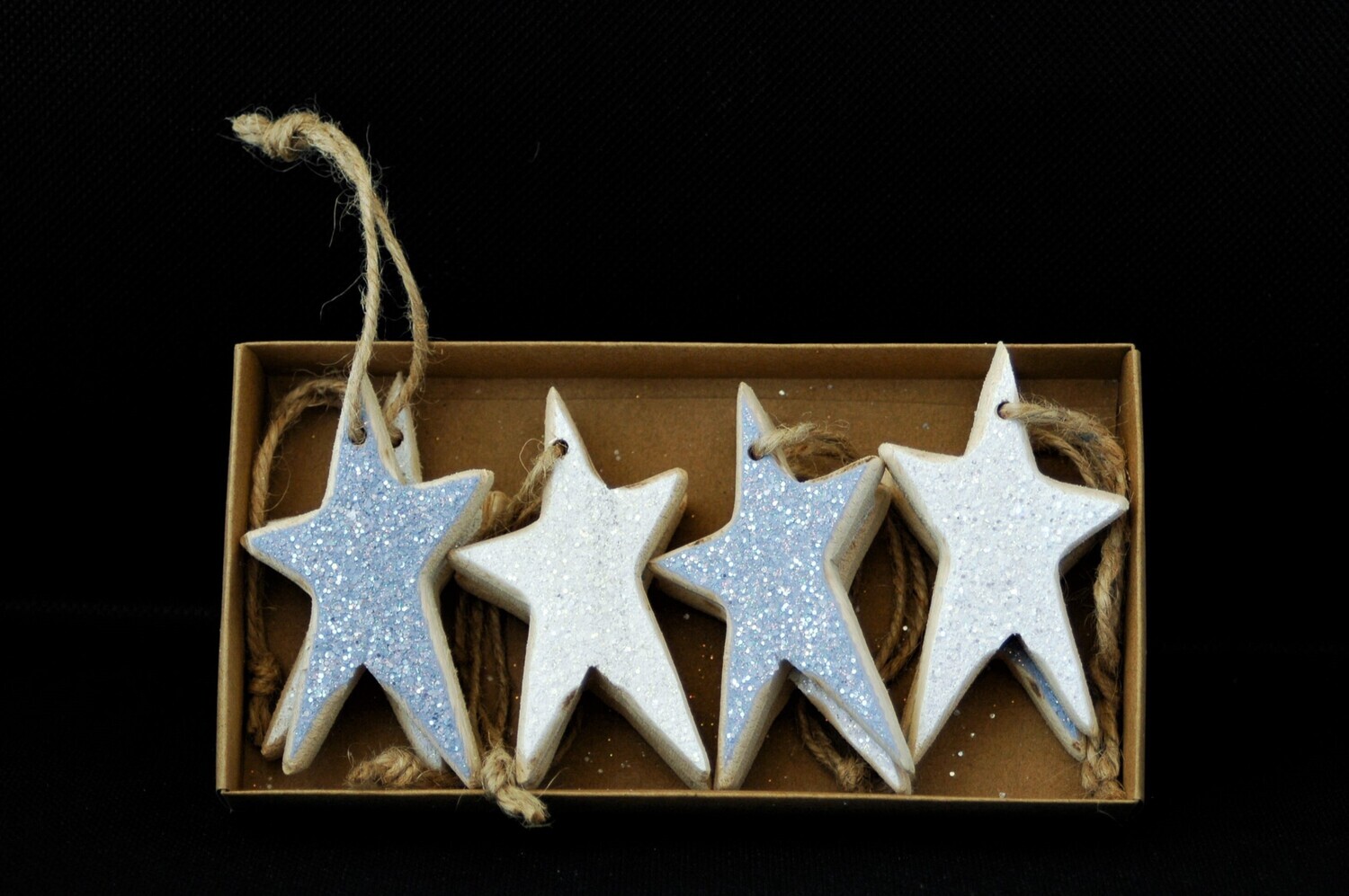 Stern z.Hängen 7.5cm,Holz, weiss-h'blau ass. (4Stück)