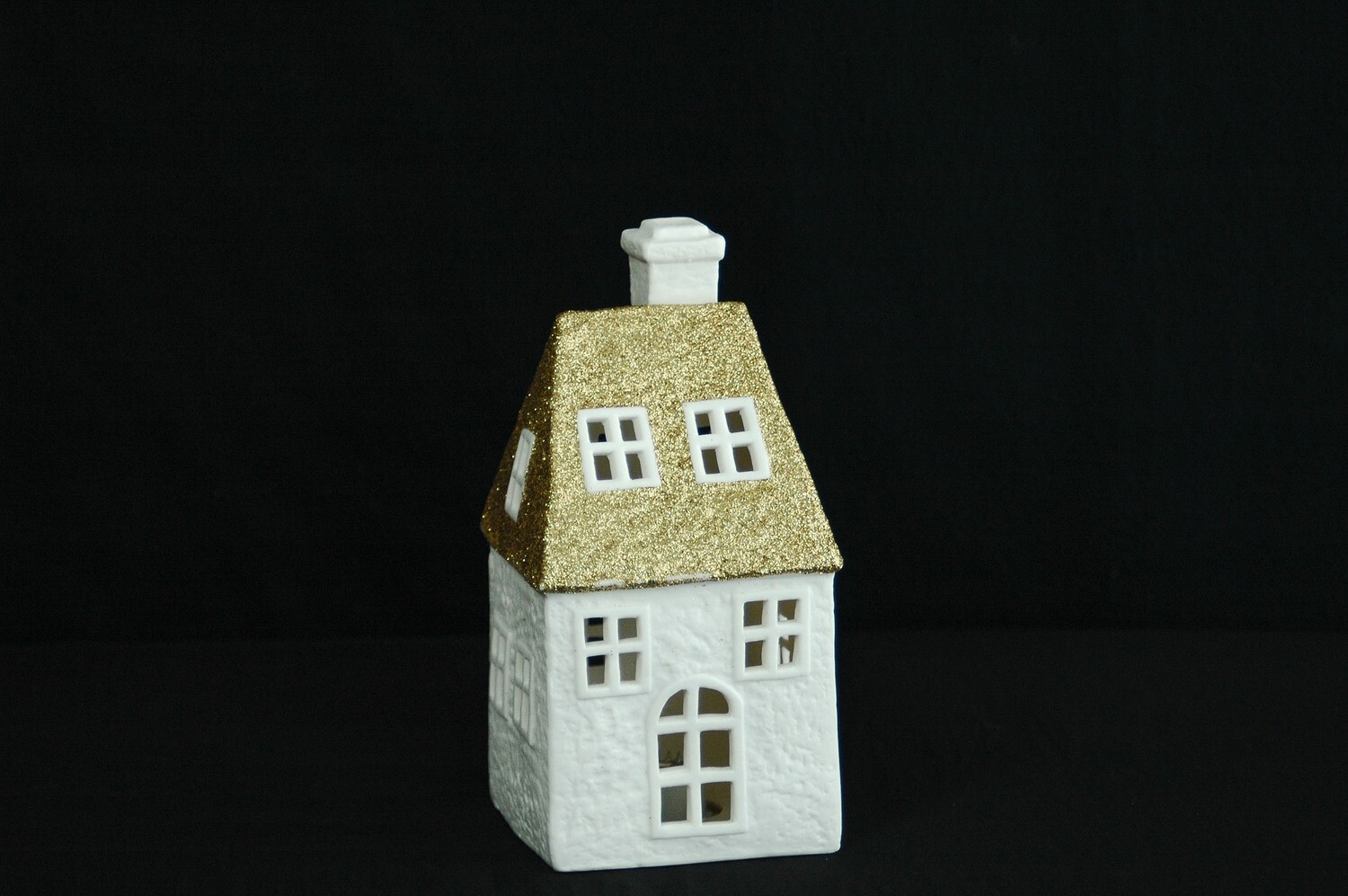 Haus mit LED 16.5cm od. 22cm ohne LED, porz., gold