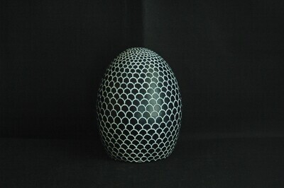 Ei 16cm, Polyresin, schwarz-weiss