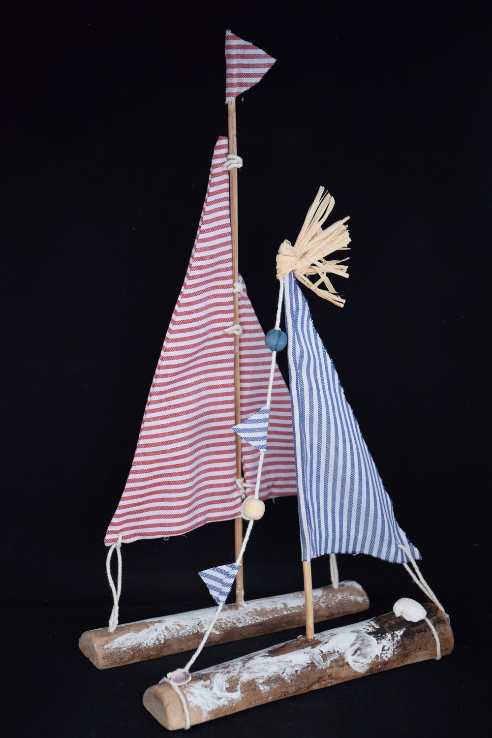 Boot 26/35cm,Holz,ass.x2, 1x blau u. 1x rot