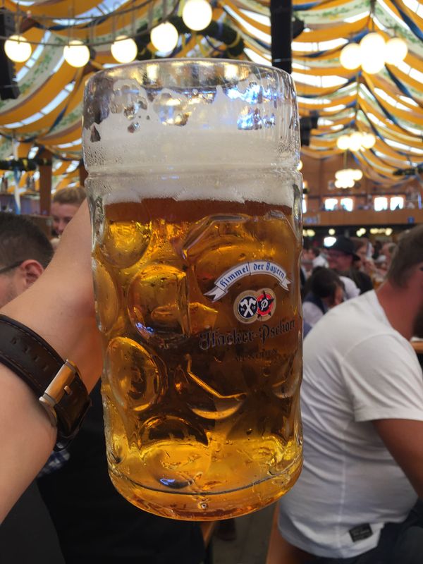 OKTOBERFEST MÜNCHEN 1.-4.10.2026 alk. 1200€/henkilö jaetussa 2hh. Matkan ennakkomaksu 430€. 1hh lisämaksu 400€.