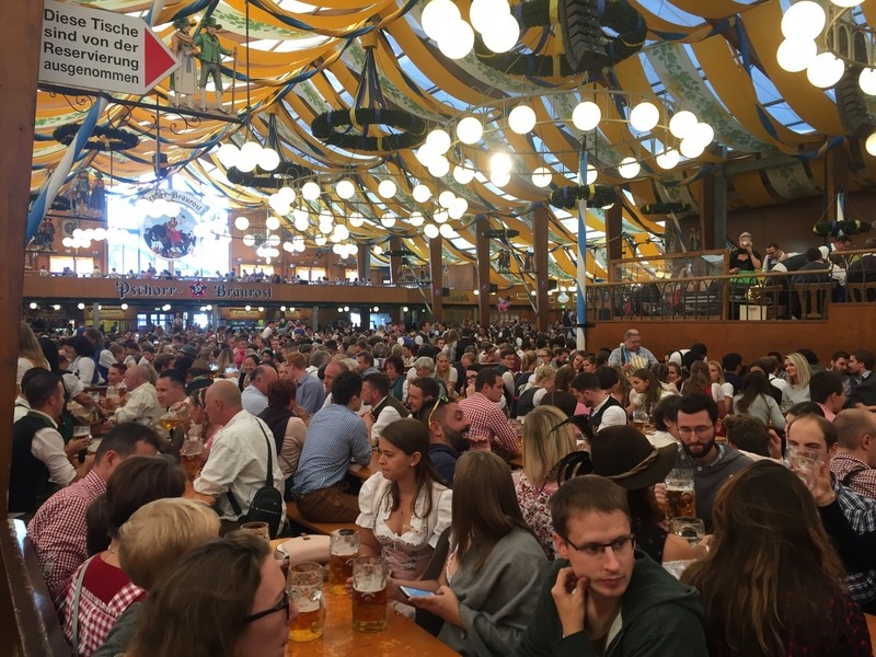 OKTOBERFEST MÜNCHEN 25.-28.9.2025 1100€/henkilö jaetussa 2hh. Matkan ennakkomaksu 300€ + palvelumaksu 30€/henkilö. 1hh lisämaksu 350€.