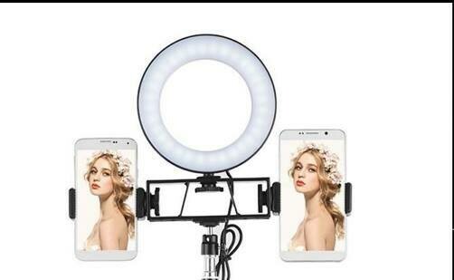 Anel de Luz LED, 32cm, Ideal para Maquilhagem Profissional ou Ensaios Fotográficos, c/ Suportes para 2 Telemóveis Anel de Luz LED, 32cm, Ideal para Maquilhagem Profissional ou Ensaios Fotográficos, c/ Suportes para 2 Telemóveis
