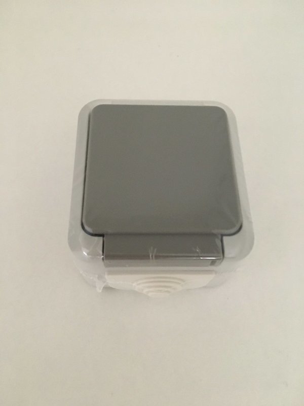 Tomada Schuko 2P+T Estanque, 16A, 250V, IP44 c/ Tampa- EUROBRIC