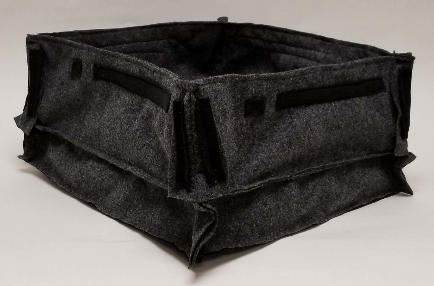 SQUARE BED GRAY WITH BLACK ACCENTS
