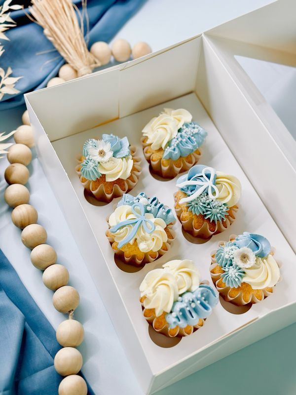 Bow &amp; Flower Teacher Cupcakes