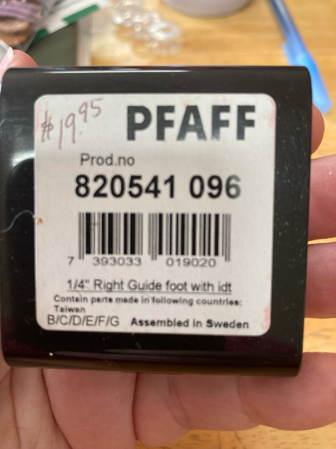 Pfaff 1/4” R Guide Foot