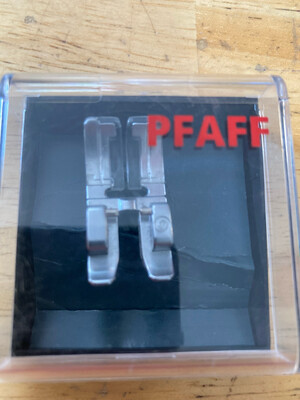 Pfaff 1/4” R Guide Foot