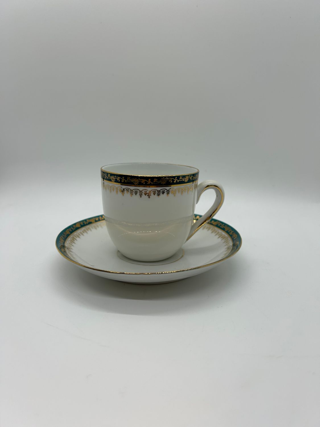 Tea - White / Green Teacup w/gold details