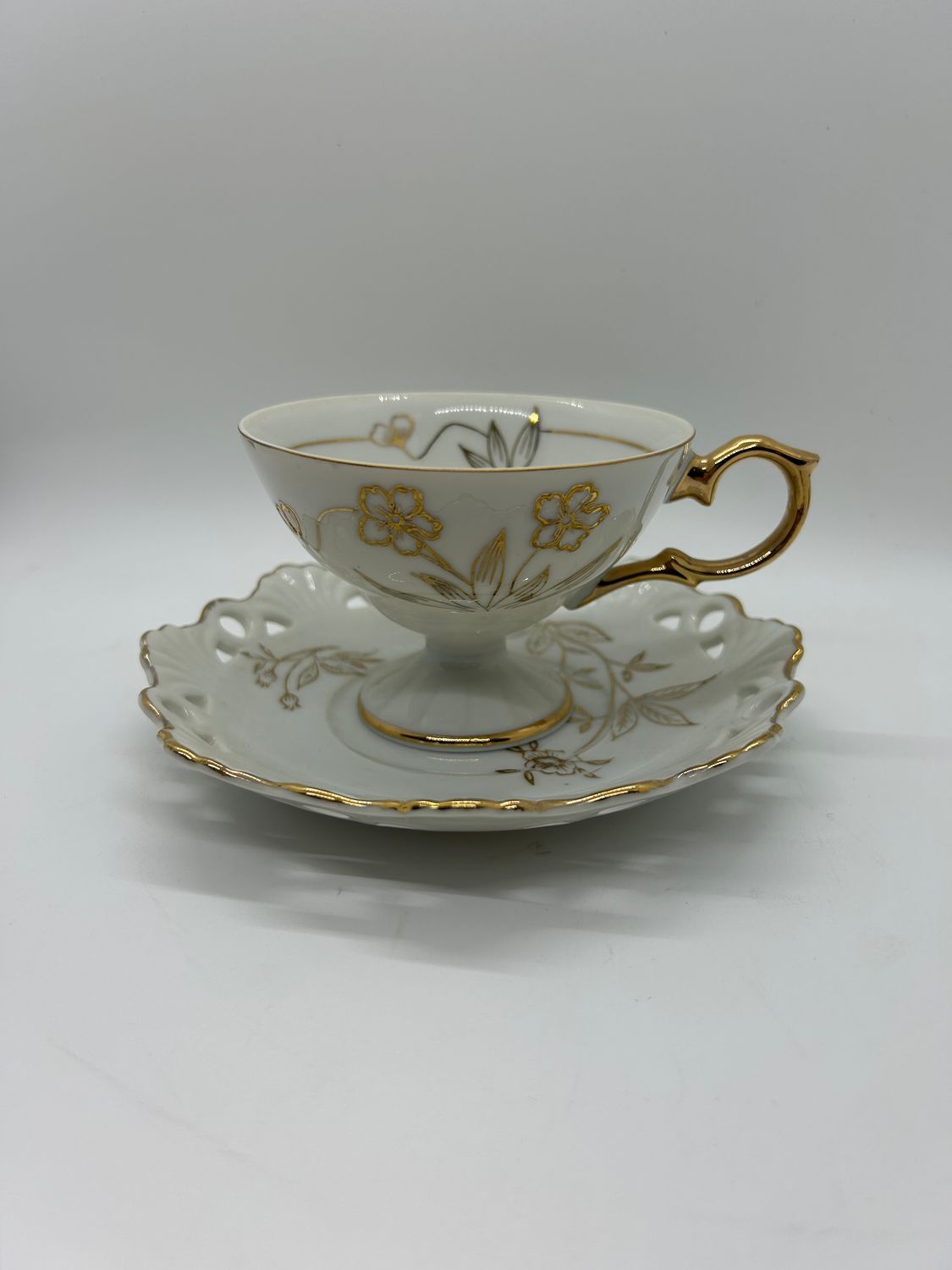Tea - Porcelain White / Gold Floral Teacup
