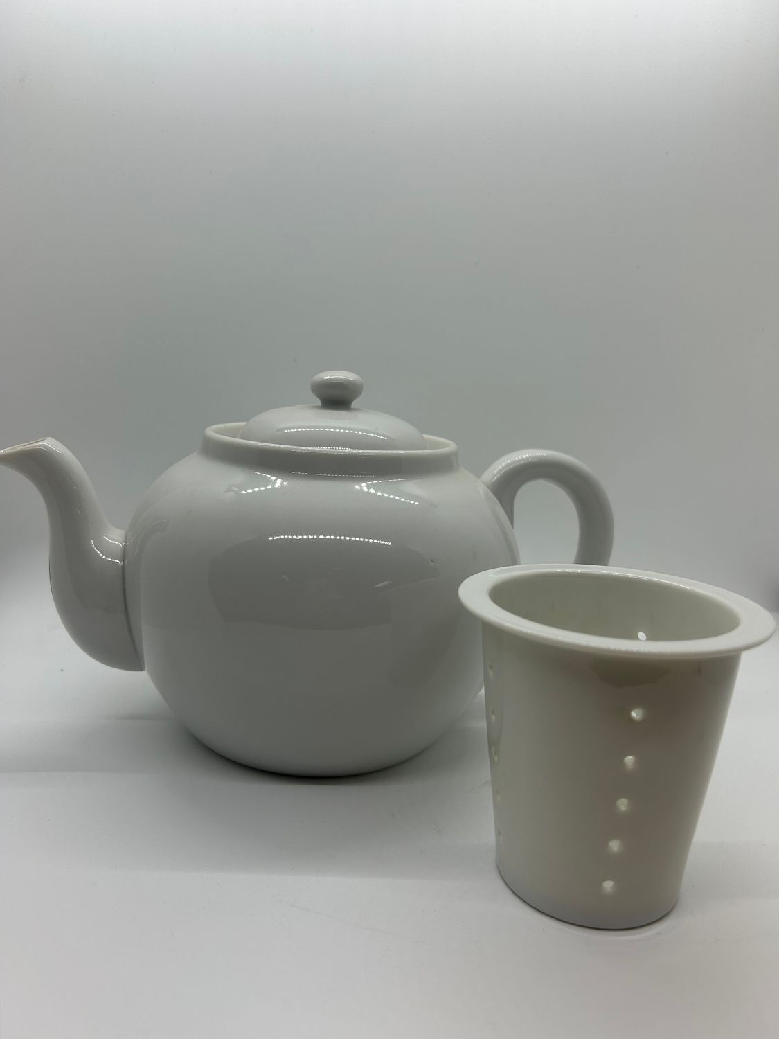 Tea - White Ceramic Teapot w/strainer