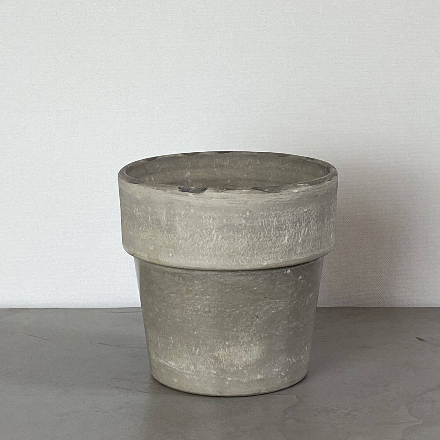 Concrete plant pot with top trim detail