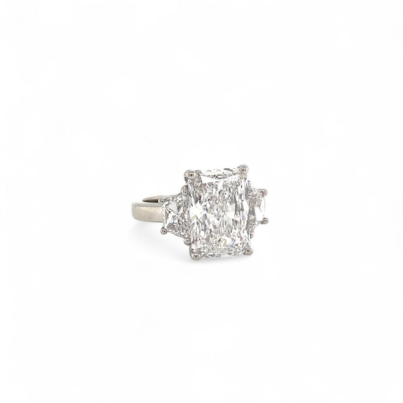 Radiant Diamond Engagement Ring With Trapezoid Side Stones
