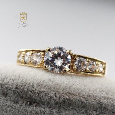 Solitaire side stone Ring