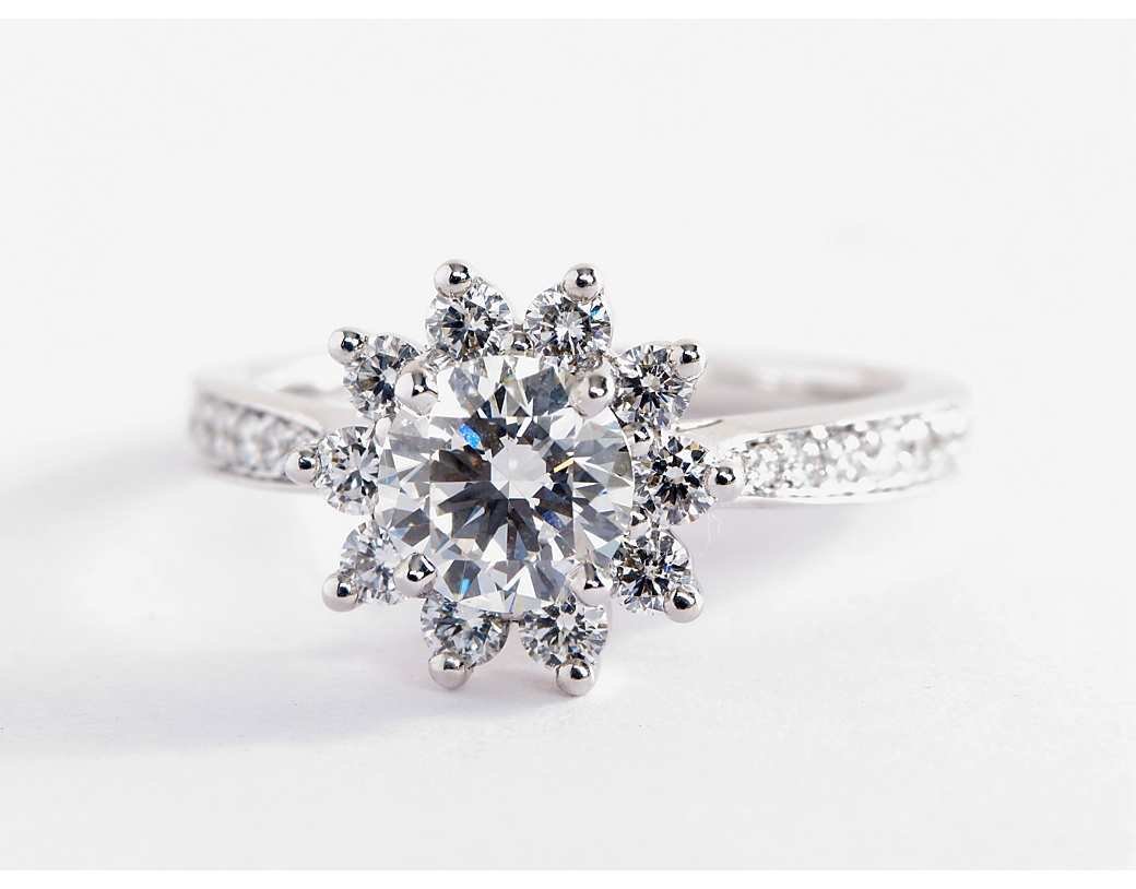 Starburst Floral Engagement Ring in 18 k White Gold