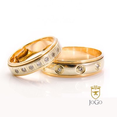 Two-Tone Wedding Ring Set in 18 K Yellow & White Gold