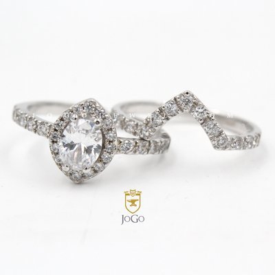 Oval in Marquise Halo Engagement Ring & Band Set in 18 K White Gold