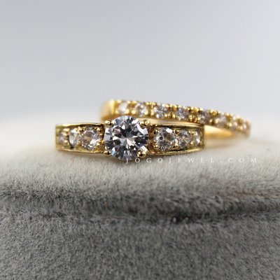Solitaire Ring and Matching Band in 18k Yellow Gold