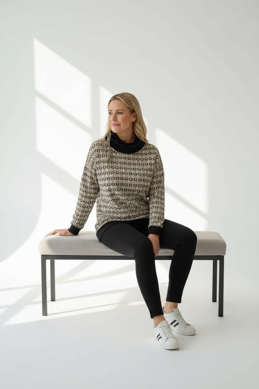 Elegantna majica z ovratnikom-kapuco (vzorec orient)